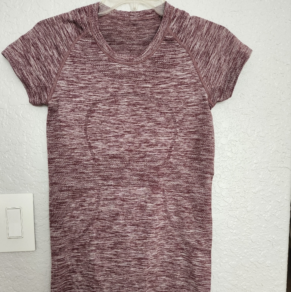 Lululemon Women's Short sleeve shirt in plum color